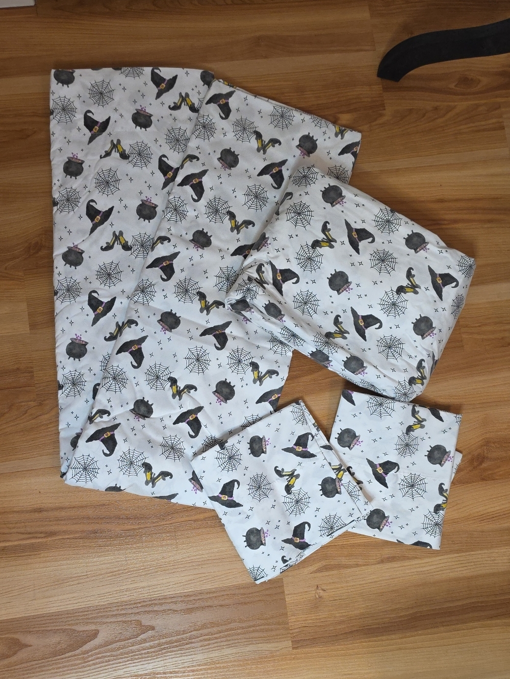 4 Piece Rae Dunn Halloween Witch Hat & Cauldron Full Size Cotton Bedding Set